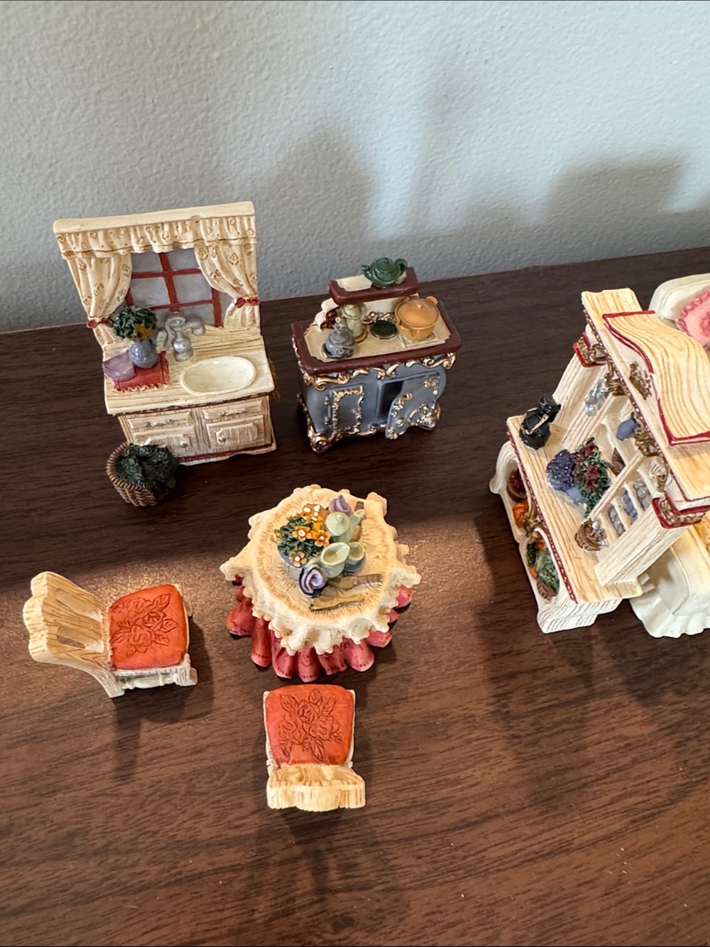 Vintage Avon Victorian Memories Miniature Furniture Sets - 12 Piece Lot - Picture 2 of 13